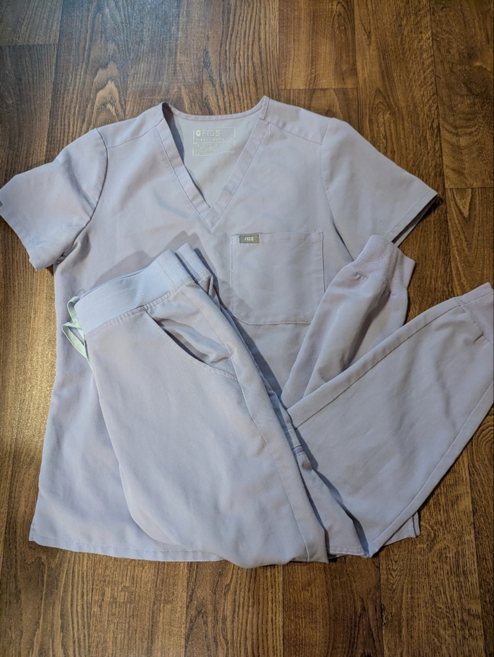 Figs Scrub Set Women's Small Catarina Top, Zamora Pants Lavender Dew Scrubs 2487
